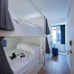  Albergue Room00